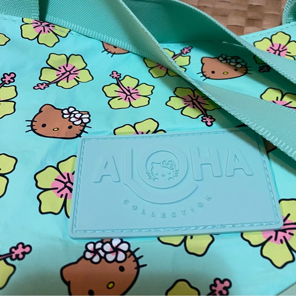 ALOHA Collection x tan Hello Kitty x DFS Hawaii Exclusive Sold Out everywhere